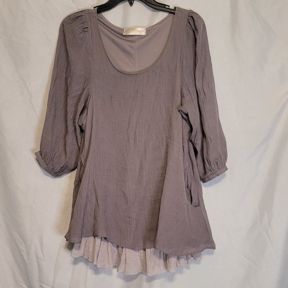 Ladies Top Size Medium Gray with Pockets
